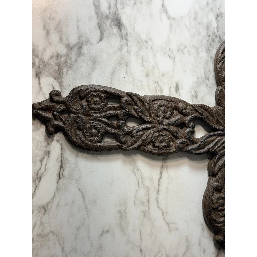 VTG Christian Flat Iron Cross with Floral Patterns: 13 x 9‎ (P2898)